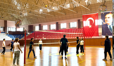 Sınıflar Arası Voleybol Turnuvasında Büyük Heyecan