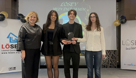 Okulumuz, yürüttüğümüz gönüllü çalışmalar ve duyarlılığımız sayesinde LÖSEV tarafından “Yılın İnci Okulu” seçilmiştir.