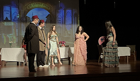 Türkçe Tiyatro Kulübümüzden Muhteşem Performans: “Bir Şehnaz Oyun”